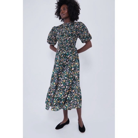 Tuckernuck Dresses & Skirts - Hyacinth House Black Multi Floral Smocked Samantha Midi Dress Sz XS